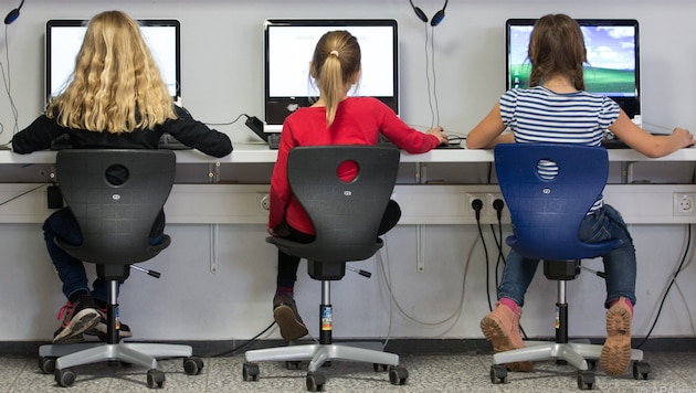 Plus de cours d'informatique pourrait faire progresser les filles (Bild: APA/dpa)