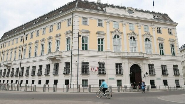 Am Wiener Ballhausplatz gibt es die nächste Rochade. (Bild: P. Huber)