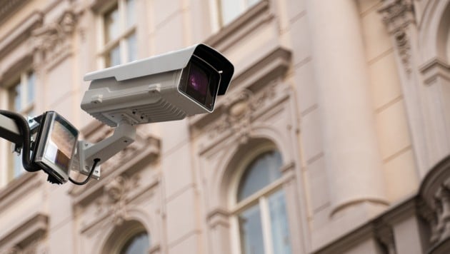 Datenschützer sehen durch eine Novelle zur Straßenverkehrsordnung, die eine Videoüberwachung in Innenstädten ermöglicht, die Demokratie gefährdet. (Bild: mahod84@gmail.com, stock.adobe.com)