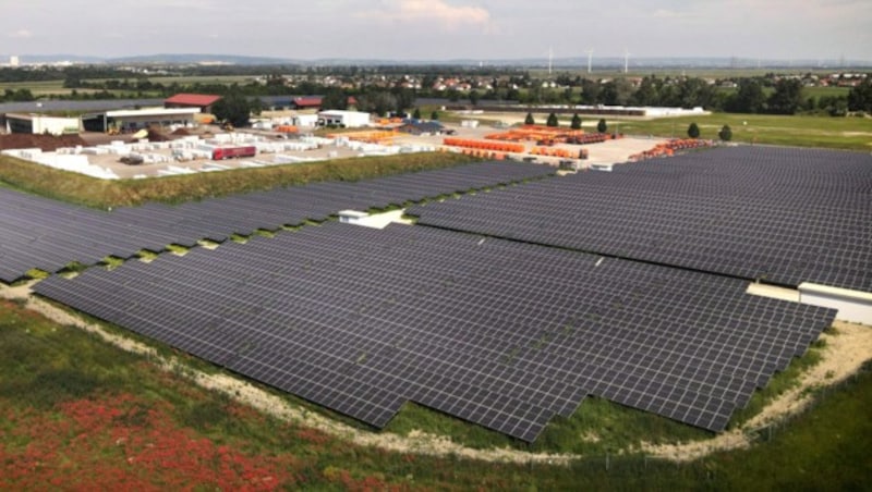 Österreichs größtes Solarkraftwerk in der Donaustadt (Bild: Wien Energie/Johannes Zinner)