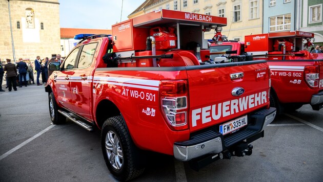 Die Hilfeleistungsfahrzuge und Pickups verfügen über eine Sonderausstattung für Waldbrände. (Bild: Imre Antal)