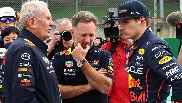 Helmut Marko, Christian Horner und Max Verstappen (von li. nach re.) (Bild: GEPA )