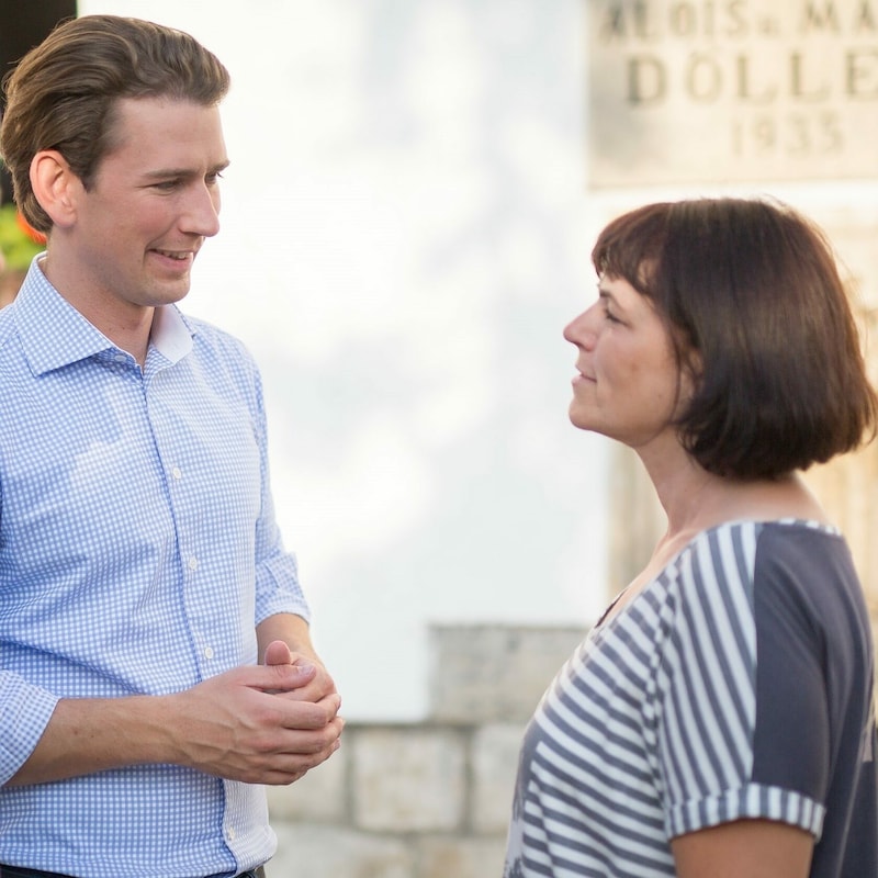 Sebastian Kurz mit seiner Mutter (Bild: Jakob Glaser)