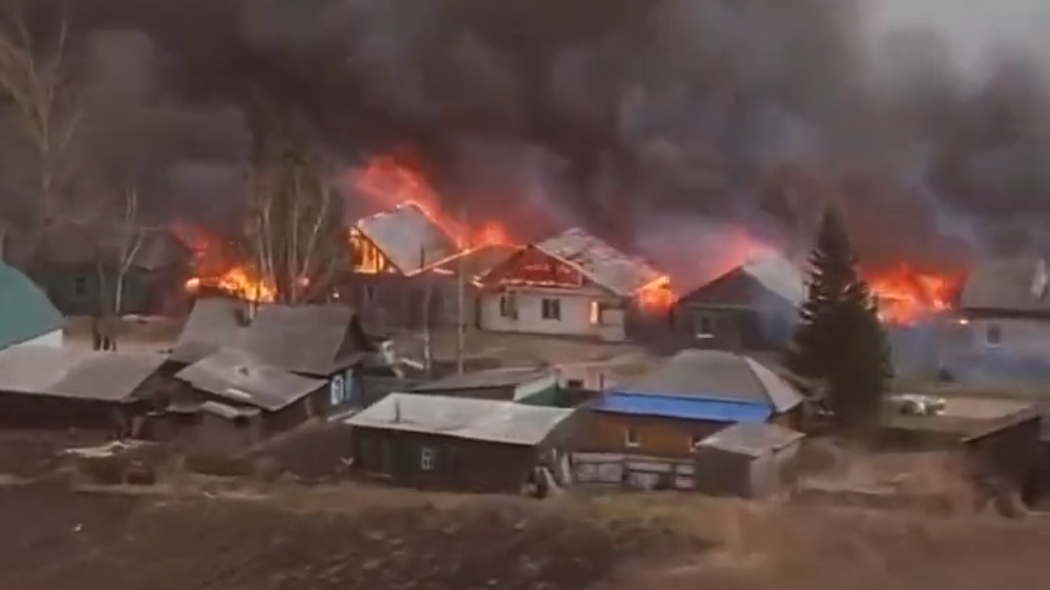 Mehr als 450 Gebäude stehen in Flammen. (Bild: OSINT)