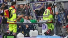 Rapids Filip Stojkovic beim Abtransport in der Generali Arena (Bild: GEPA pictures)