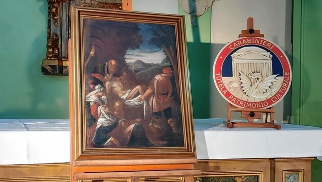 Das Ölgemälde des Künstlers Bassano aus dem 16. Jahrhundert zeigt die Grablegung Christi. (Bild: Carabinieri Udine)