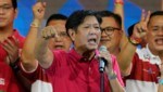 Ferdinand „Bongbong“ Marcos Jr. bei einem Wahlkampfauftritt. Mit ihm dürfte die berüchtigte Marcos-Dynastie an die Macht zurückkehren. (Bild: AP)