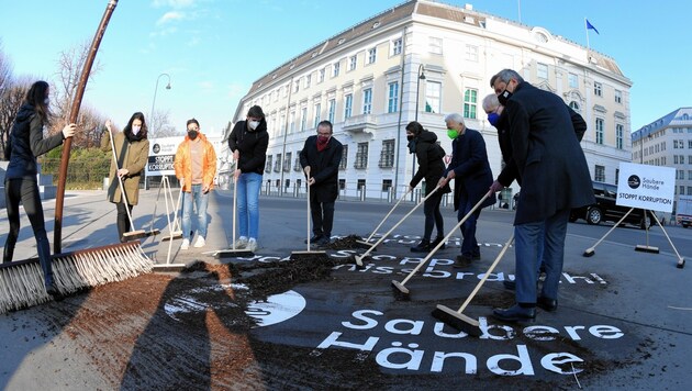 Transparente, saubere Politik: Forderungen vom Rechtsstaat & Antikorruptionsvolksbegehren (Bild: ROLAND SCHLAGER / APA / picturedesk.com)