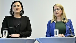 Elisabeth Köstinger und Margarete Schramböck (Bild: APA/Hans Punz)