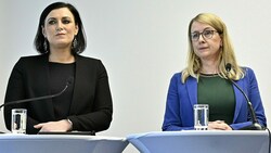 Elisabeth Köstinger und Margarete Schramböck (Bild: APA/Hans Punz)