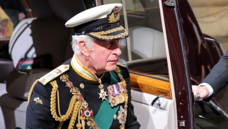 Prinz Charles kommt am Eingang des Oberhauses zur Staatseröffnung des Parlaments an. (Bild: APA/Photo by Chris Jackson/ AFP)