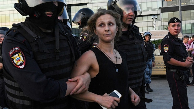 Maria Aljochina, Aktivistin der kremlkritischen Punkband Pussy Riot, bei einer Kundgebung im Jahr 2019 (Bild: AFP)