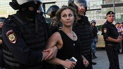 Maria Aljochina, Aktivistin der kremlkritischen Punkband Pussy Riot, bei einer Kundgebung im Jahr 2019 (Bild: AFP)