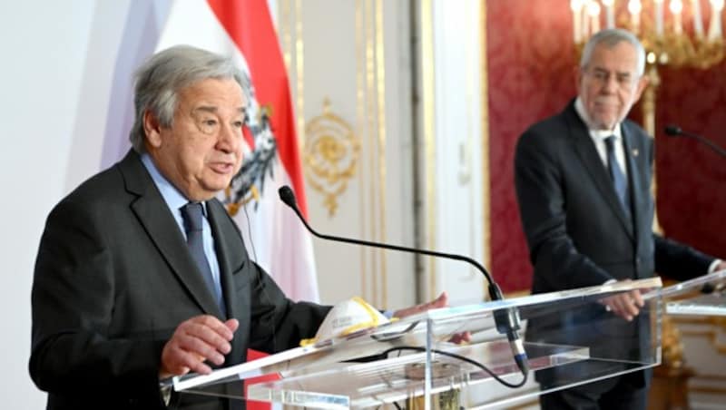 UNO-Generalsekretär Antonio Guterres und Bundespräsident Alexander Van der Bellen im Mai 2022 in Wien (Bild: APA/ROLAND SCHLAGER)