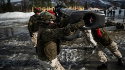 Finnische Soldaten bei einer Übung mit NATO-Streitkräften im März (Bild: APA/AFP/Jonathan NACKSTRAND)