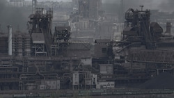 Brand im Stahlwerk Asowstal (Bild: AFP/Stringer)