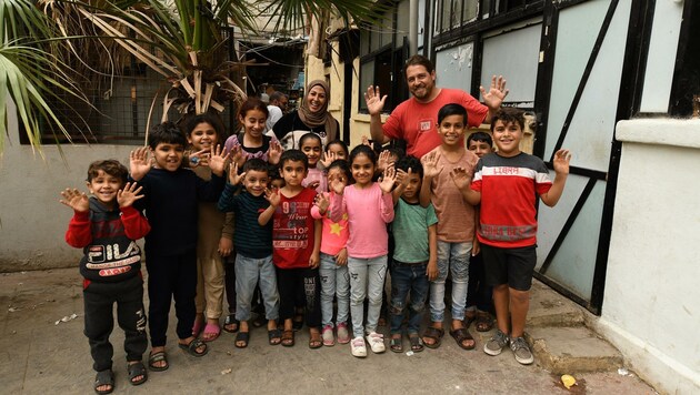 Karawane der Menschlichkeit: Reisefotograf Pascal Violo und sein Team helfen Waisenkindern im Libanon. (Bild: Karawane der Menschlichkeit)