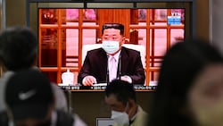 Lange behauptete Nordkorea, dass man von der Corona-Pandemie nicht betroffen sei - nun gibt es jedoch zahlreiche Infektionsfälle mit „Fieber“. (Bild: AFP/Anthony WALLACE)