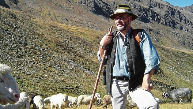 Der Osttiroler Josef Schett ist ein Schafbauer aus Leidenschaft. Und das schon seit Jahrzehnten. (Bild: Schett)