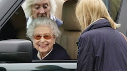 Queen Elizabeth zeigte sich freudestrahlend bei der Royal Windsor Horse Show in Windsor. (Bild: AP)