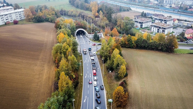 Hiobsbotschaft, vor allem für Pendler: Im Sommer 2023 wird der Mona-Lisa-Tunnel wohl für drei Monate gesperrt. (Bild: Alexander Schwarzl)