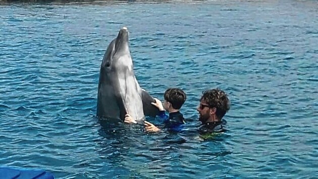 Dank unserer hilfsbereiten Leserschaft konnte der Bub jetzt mit seiner Mama zu einer Spezialtherapie fliegen. (Bild: zVg)