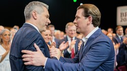 Bundeskanzler Karl Nehammer und Altkanzler Sebastian Kurz beim Bundesparteitag der ÖVP im Mai in Graz (Bild: APA/Georg Hochmuth)