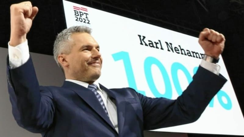 Erst vor einigen Wochen stimmten 100 Prozent der Parteimitglieder für Nehammer als Vorsitzenden. (Bild: Christian Jauschowetz)