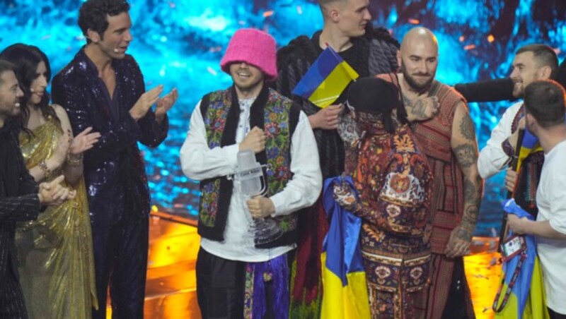 Die Band Kalush Orchestra aus der Ukraine holt sich den Sieg im 66. Song Contest. (Bild: AP)