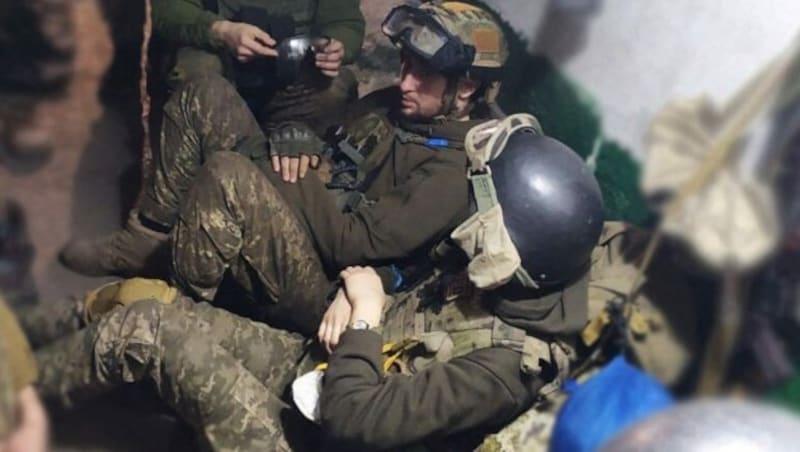 Ukrainische Soldaten im Stahlwerk (Bild: AFP)