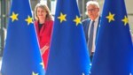 Auch die kanadische Außenministerin Mélanie Joly ist beim EU-Treffen geladen - hier im Bild mit EU-Außenbeauftragten Josep Borrell. (Bild: Associated Press.)