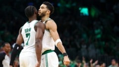 Jaylen Brown (l.) , Jayson Tatum (r.) (Bild: 2022 Getty Images)