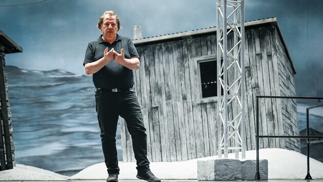 Hermann Scheider bei der Probe der Oper „Unter dem Gletscher“ im Musiktheater (Bild: Alexander Schwarzl)