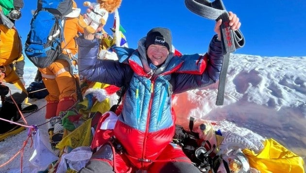 Sabrina Filzmoser überglücklich am Mount Everest (Bild: Sabrina Filzmoser)