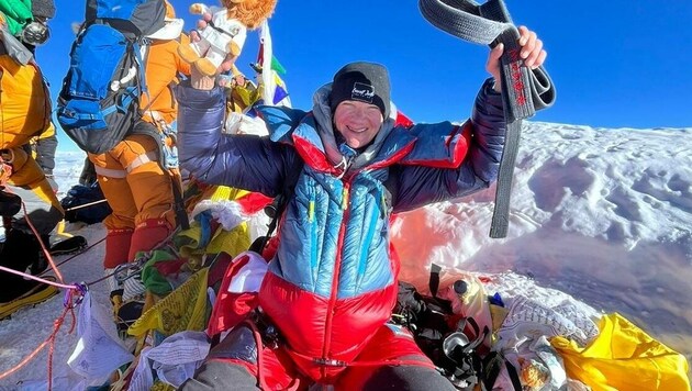 Sabrina Filzmoser überglücklich am Mount Everest (Bild: Sabrina Filzmoser)