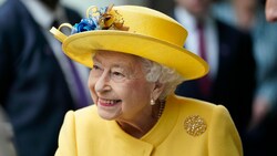 Queen Elizabeth ließ es sich nicht nehmen, die neue Elizabeth Line der Londoner U-Bahn persönlich zu eröffnen. (Bild: APA/Andrew Matthews/AP)