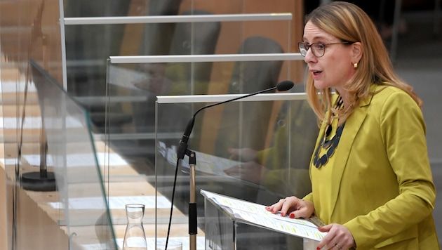 Margarete Schramböck (Bild: APA/ROLAND SCHLAGER)