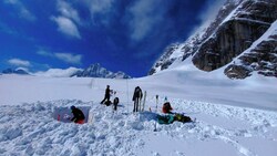 Nach jedem Winter wird die Schneehöhe am Dachstein gemessen. (Bild: Blue Sky/Dachsteingletscher.info)