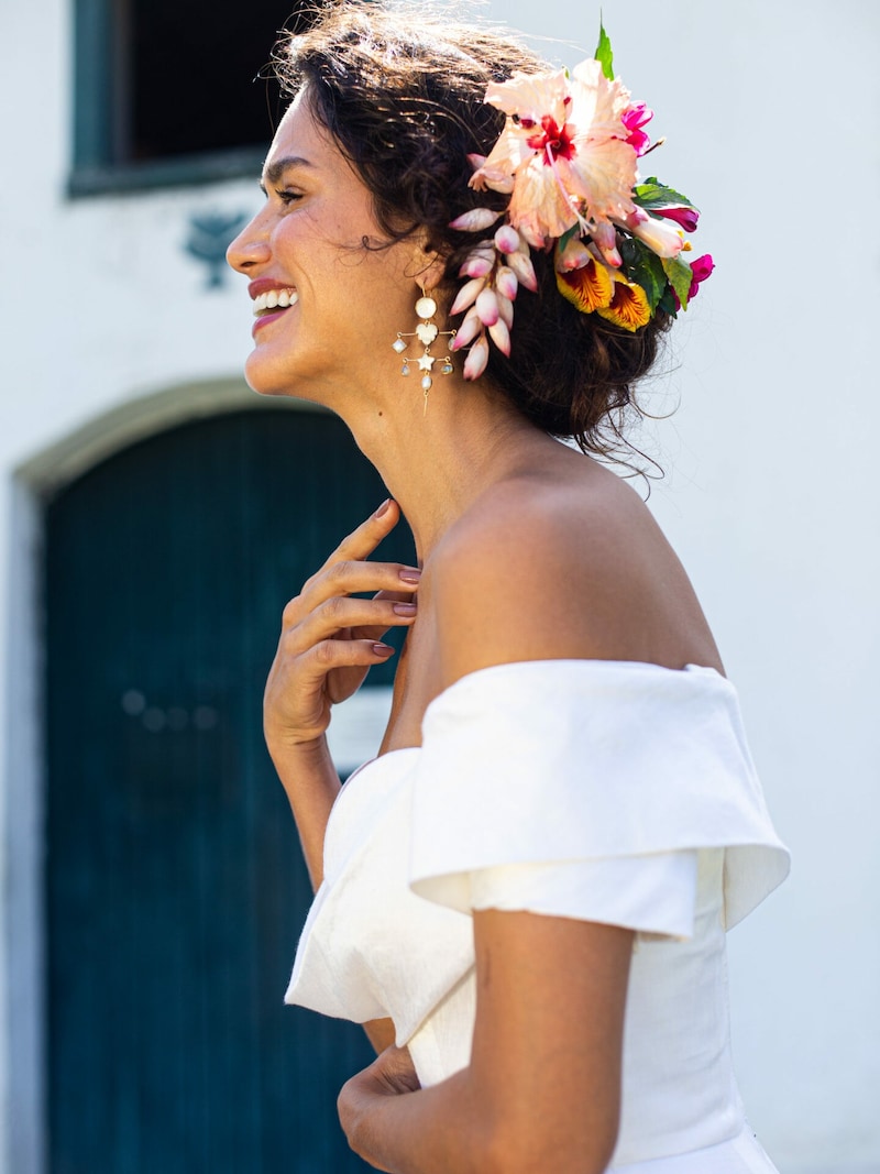 Perfekt für die Traumhochzeit: das weiße Kleid von Lena Hoschek (Bild: Lena Hoschek/Bittencourt & Tomas Vianna)