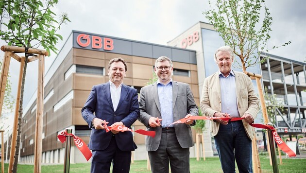 Hubert Hager (ÖBB), Ludwig Schleritzko und Stadtchef Bürgermeister Alfred Babinsky eröffneten das Parkhaus. (Bild: Marek Knopp)
