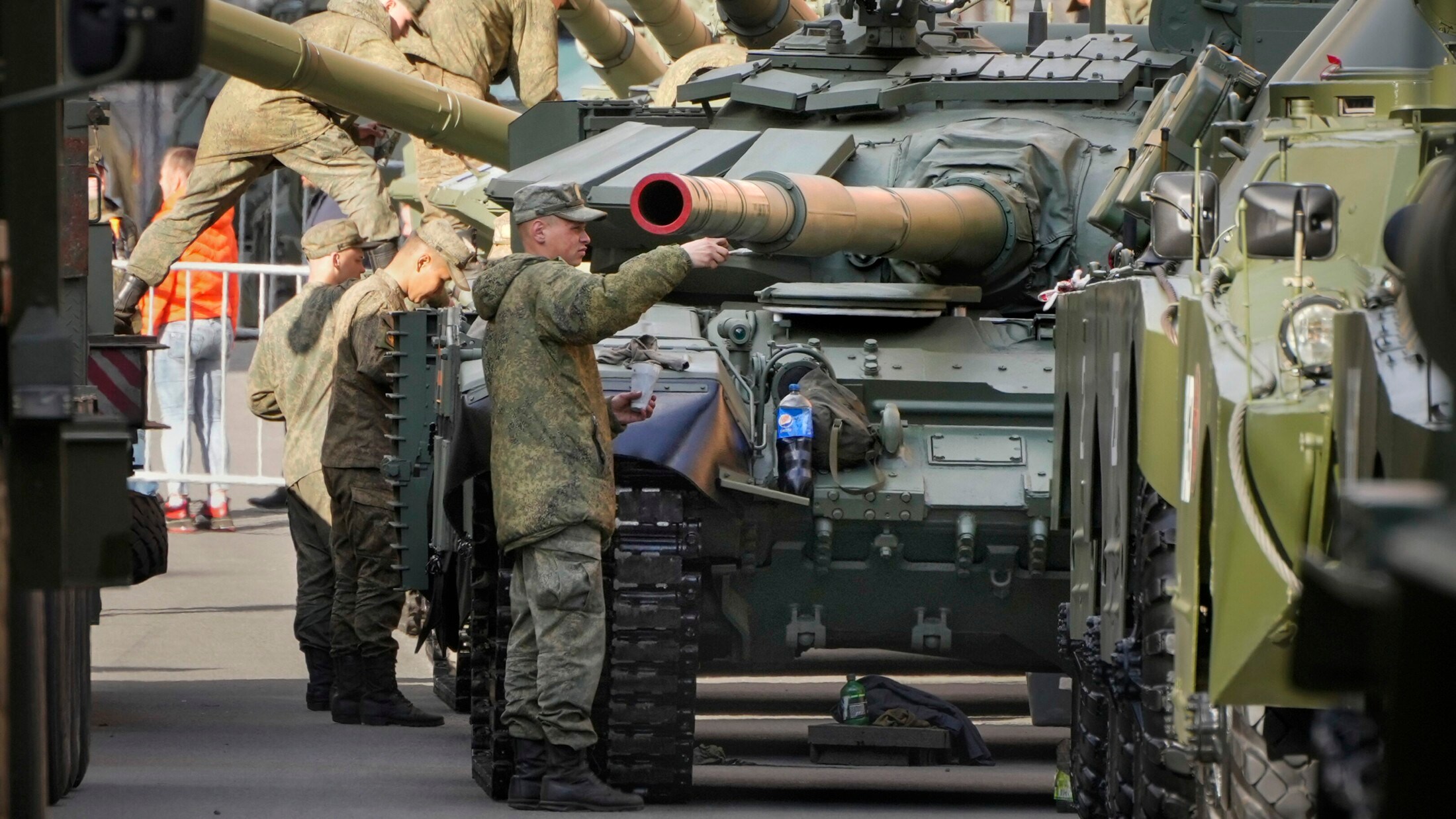 Panzer-„Wunderwaffe“ - Putin Schickt Seinen „Terminator“ In Die Ukraine ...