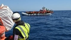 Der Großteil der Migranten, die übers Mittelmeer kommen, kommen in Italien an. (Bild: twitter.com/SOS Mediterranee)