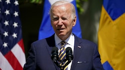 US-Präsident Joe Biden erhielt Besuch von Finnlands Präsident Sauli Niinistö und Schwedens Ministerpräsidentin Magdalena Andersson und versicherte den beiden, ihre Länder würden „alle Voraussetzungen“ für einen NATO-Beitritt erfüllen. (Bild: APA/AFP/MANDEL NGAN)
