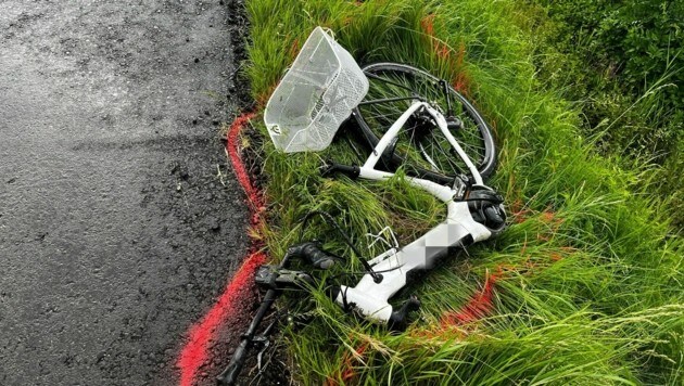 Die Überreste des E-Bikes mit dem der 88-Jährige unterwegs war. (Bild: KAPO Thurgau)