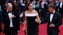 Herzogin Kate mit Prinz William und Tom Cruise bei der UK-Premiere des Films „Top Gun: Maverick“ in London (Bild: AFP)