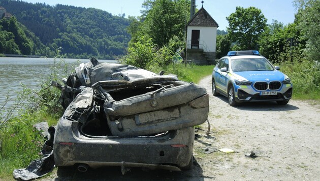 Fahrtauglich dürfte der Wagen nicht mehr sein (Bild: Polizei Passau)