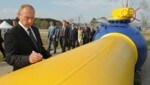 Nach einer kritischen Aussage des kasachischen Präsidenten gegenüber Putin stoppt Russland kasachische Öl-Lieferungen. (Bild: APA/AFP/POOL/DMITRY ASTAKHOV)