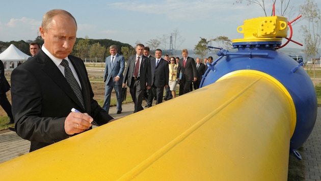 Putin profitiert vom Gasverkauf in die EU. (Bild: APA/AFP/POOL/DMITRY ASTAKHOV)