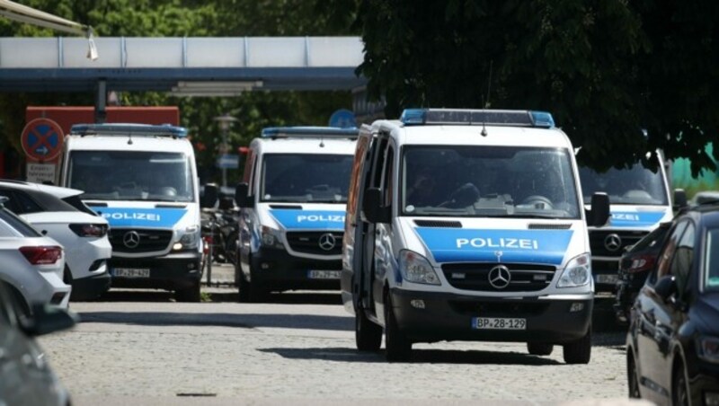 Die Bundespolizei ist tagtäglich mit einem Großaufgebot am Freilassinger Bahnhof präsent (Bild: Tröster Andreas)