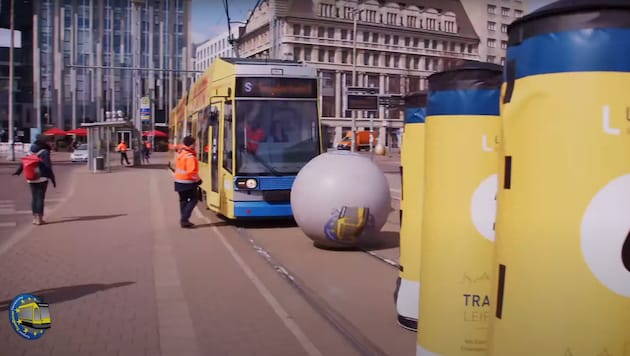 Highlight des Tages: Tram-Bowling (Bild: Screenshot/Youtube/TRAM-EM)